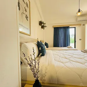 3* Hotel White